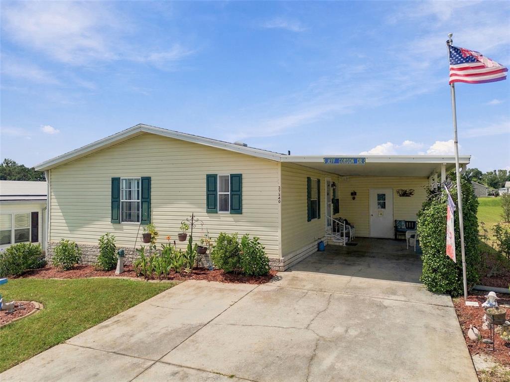 37340 NEUKOM AVENUE, ZEPHYRHILLS, FL — photo 3 of 94
