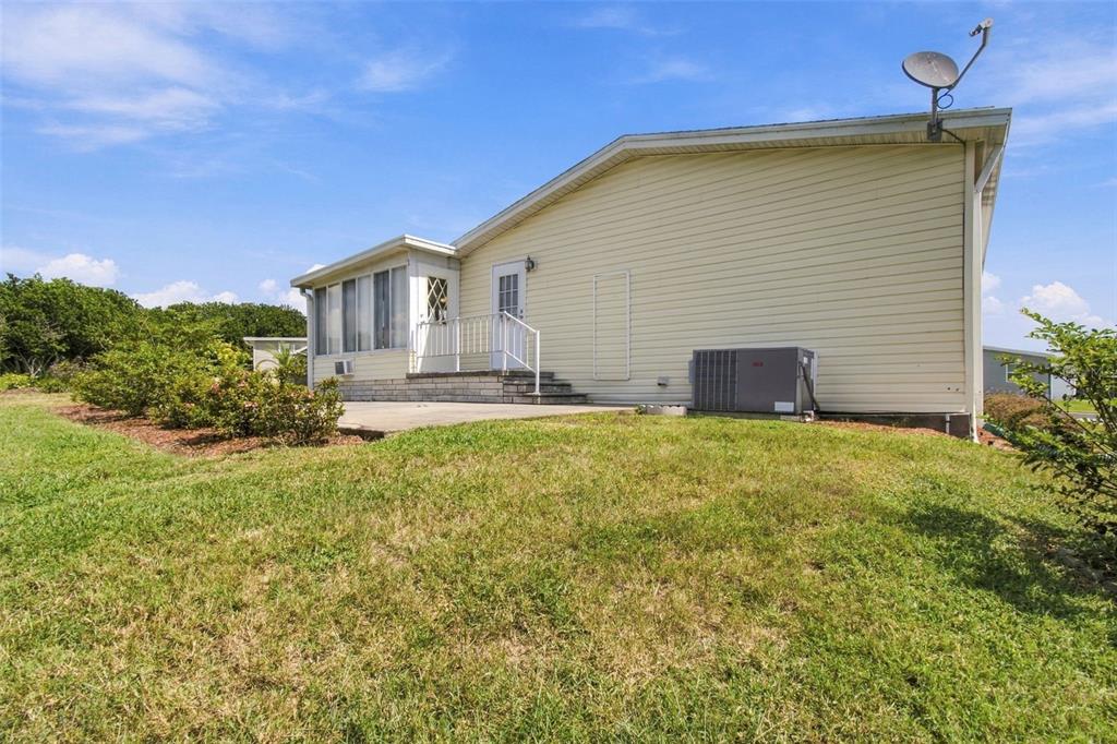 37340 NEUKOM AVENUE, ZEPHYRHILLS, FL — photo 5 of 94