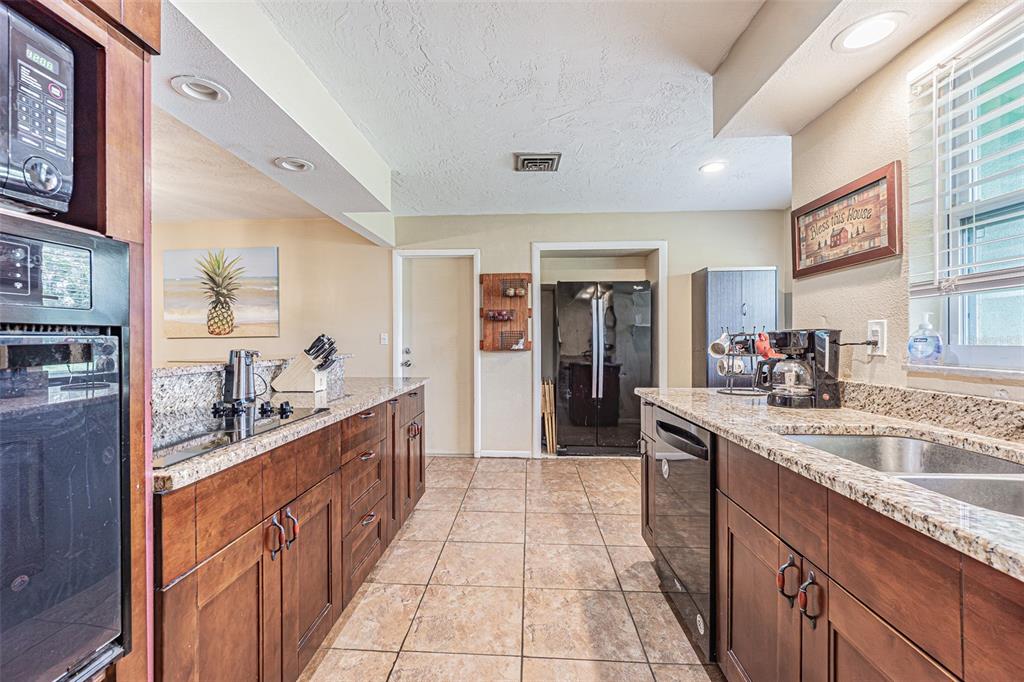 6924 300TH AVENUE N, CLEARWATER, FL — photo 3 of 30