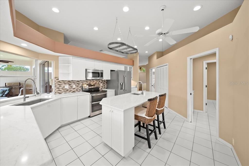 4321 PRESIDENTIAL AVENUE CIRCLE E, BRADENTON, FL — photo 3 of 30