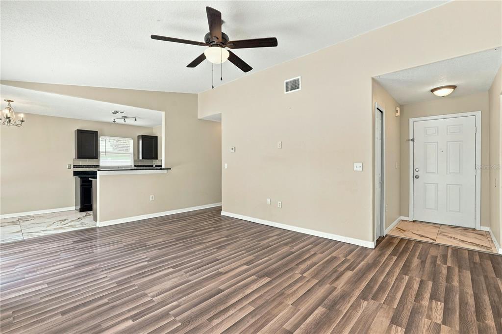 930 DERBYSHIRE DRIVE, KISSIMMEE, FL — photo 4 of 29
