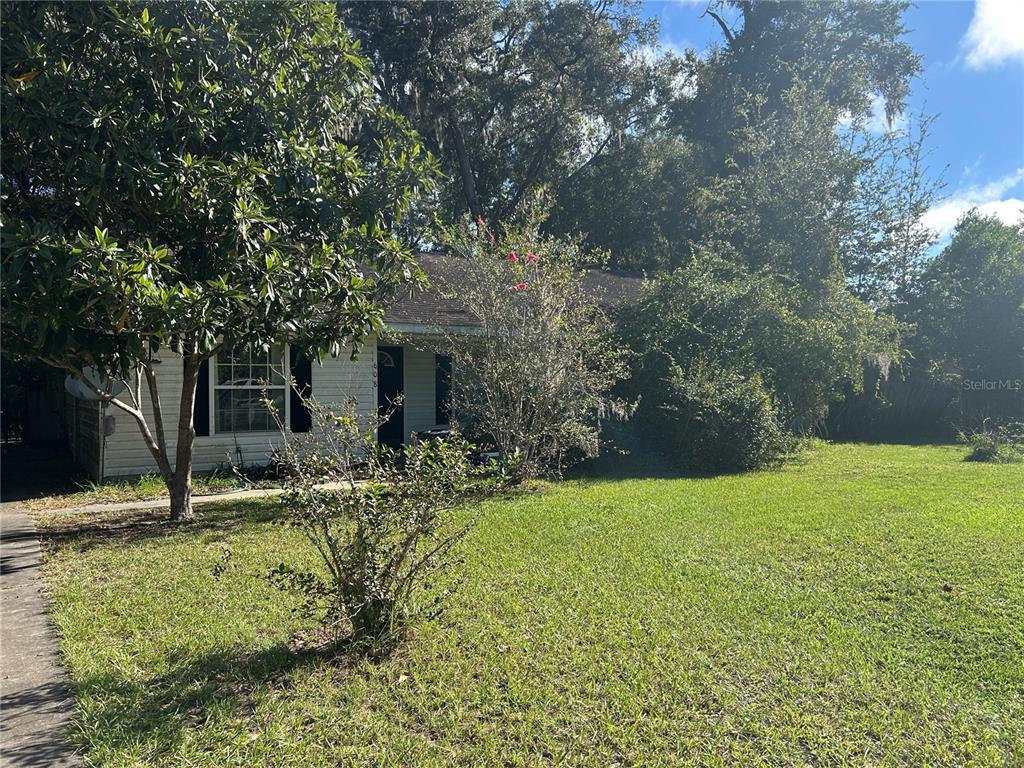 608 NW 9TH COURT, WILLISTON, FL — photo 2 of 6