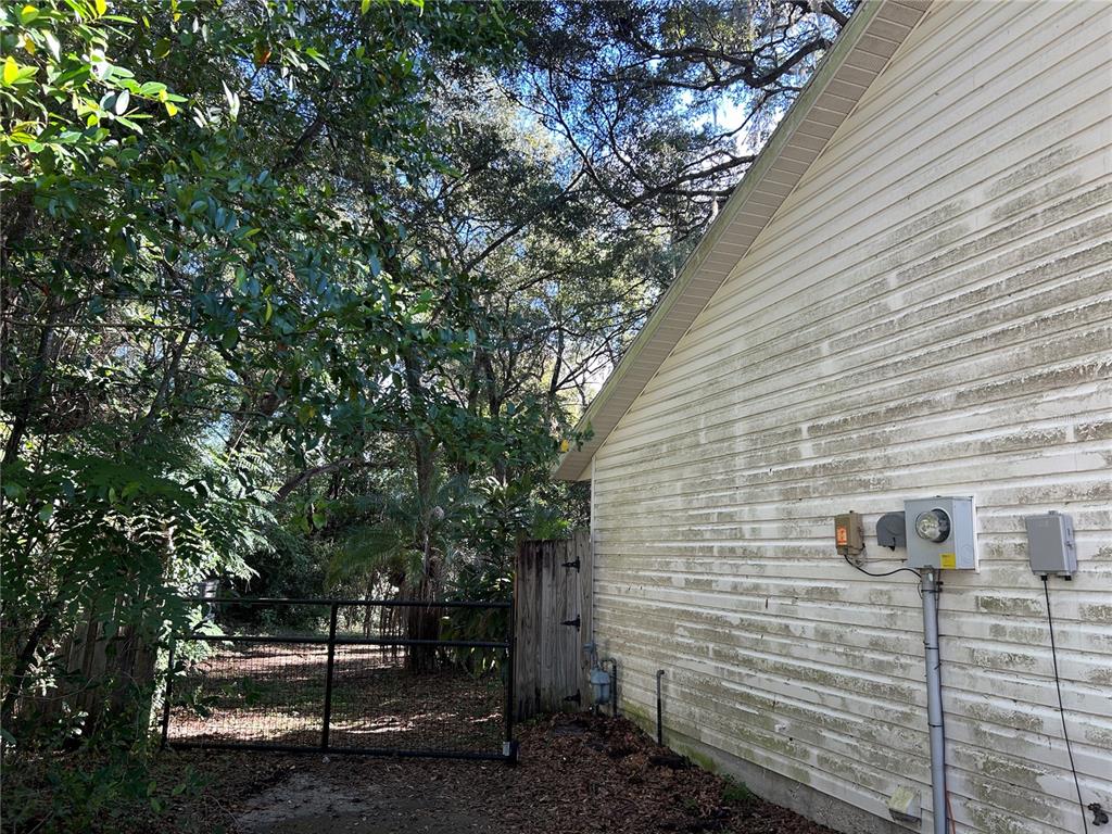 608 NW 9TH COURT, WILLISTON, FL — photo 4 of 6