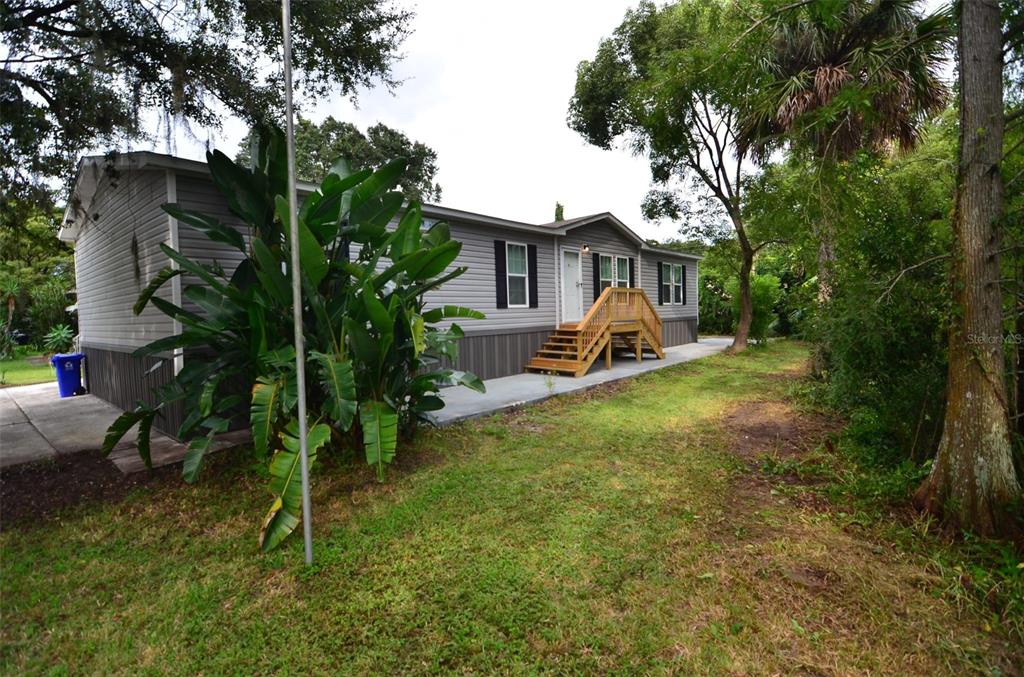515 TWIN LAKES CIRCLE