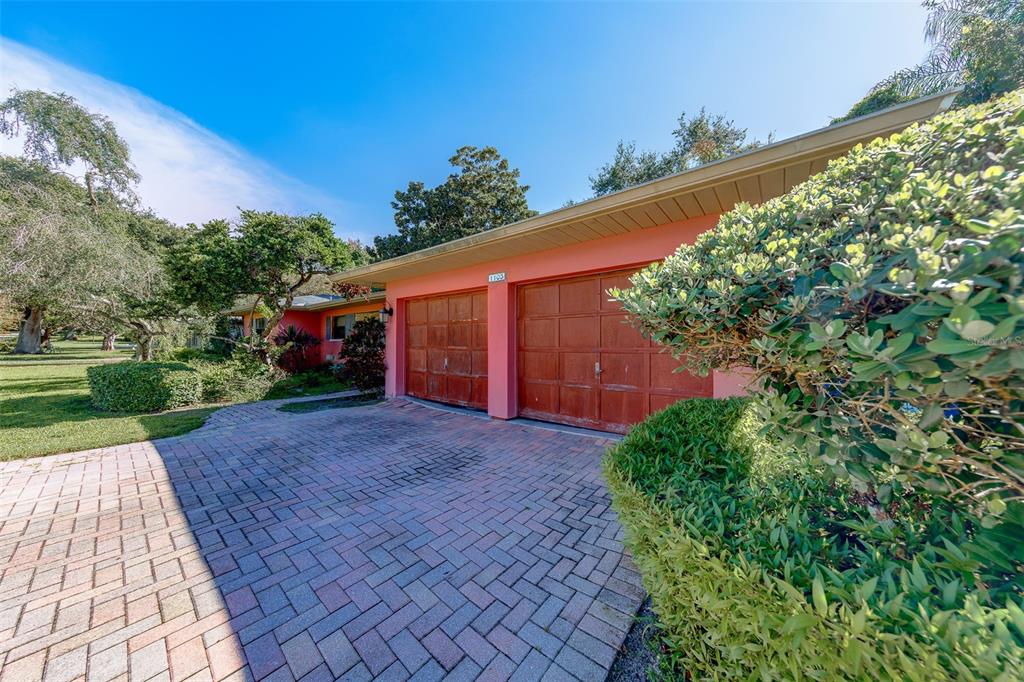 1105 WOODCREST AVENUE, CLEARWATER, FL — photo 2 of 30