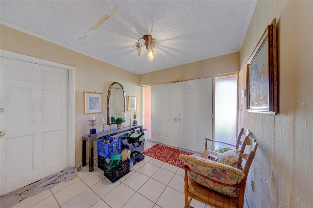 1105 WOODCREST AVENUE, CLEARWATER, FL — photo 5 of 30