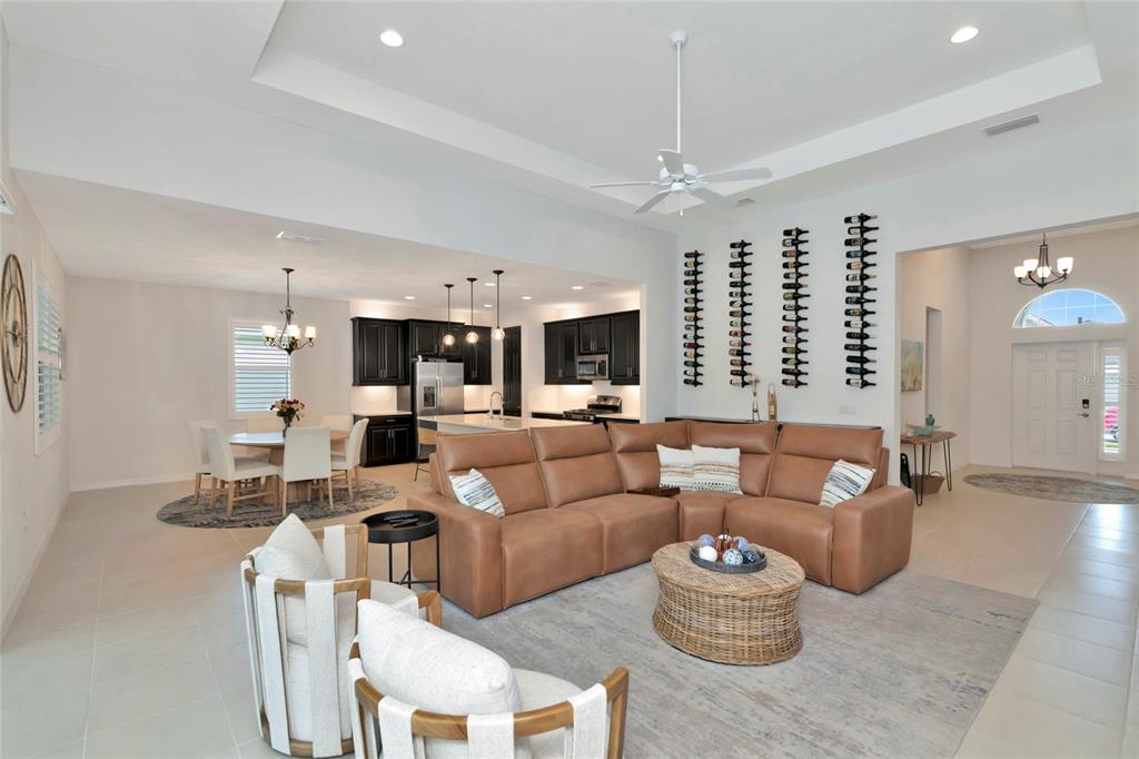 12105 GOLDENROD AVENUE, BRADENTON, FL — photo 4 of 30