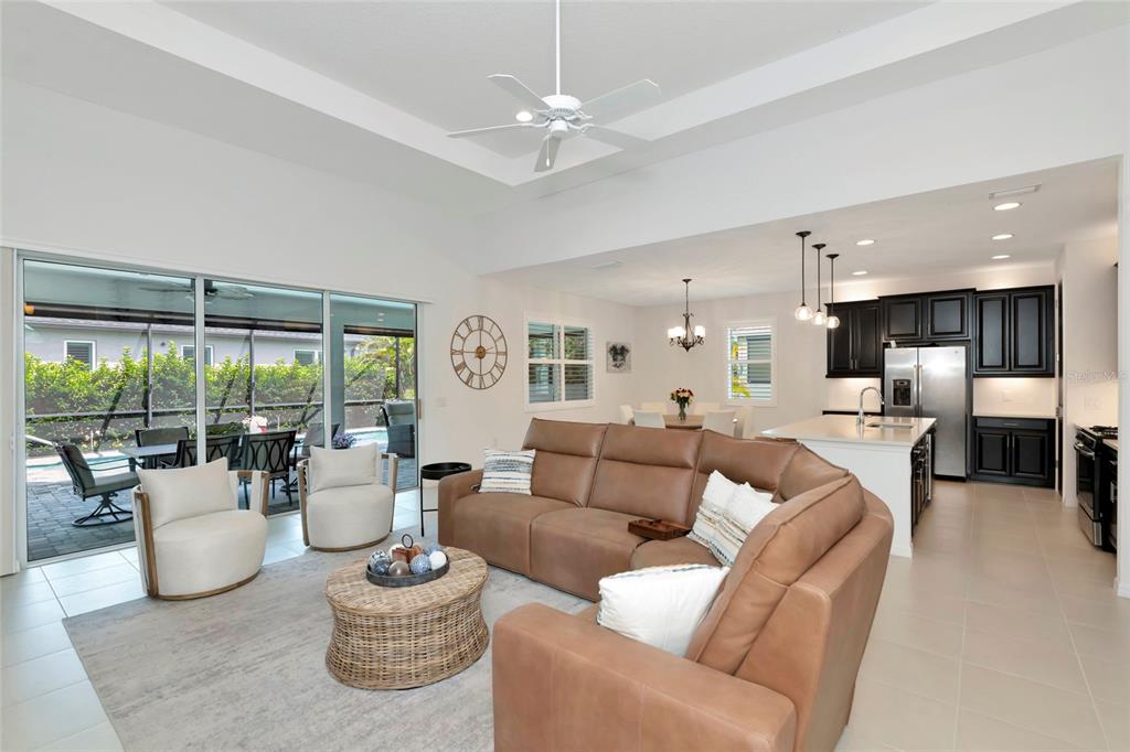 12105 GOLDENROD AVENUE, BRADENTON, FL — photo 5 of 30