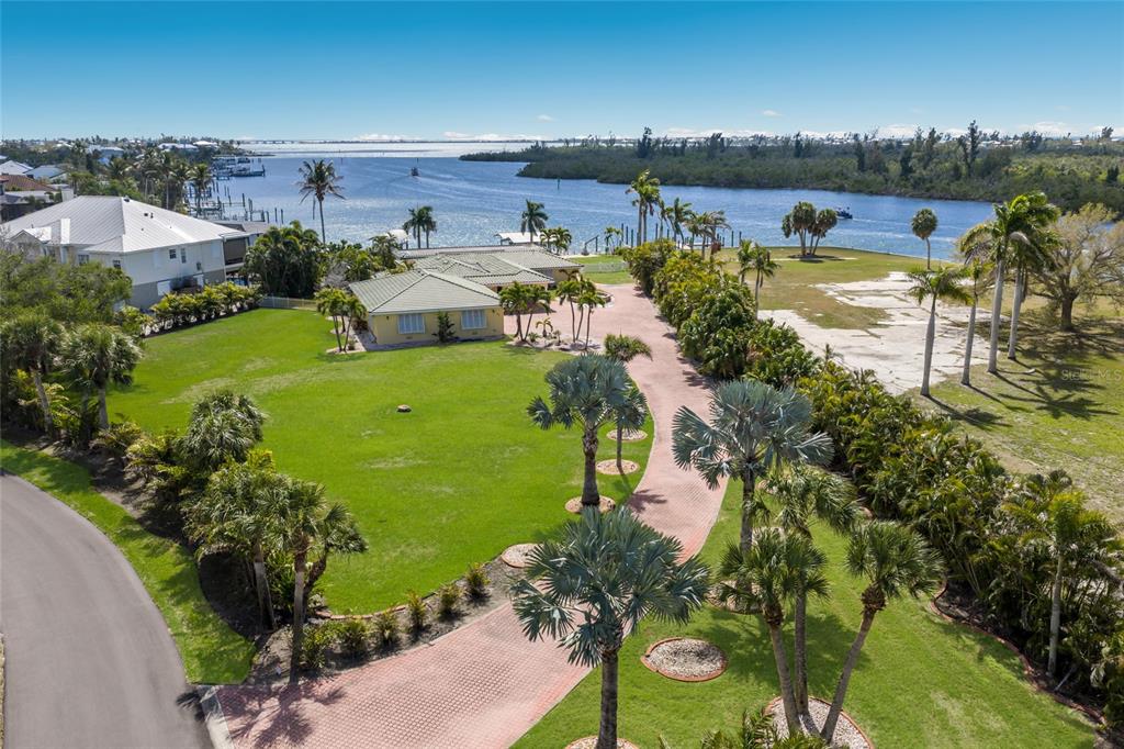 90 BUCCANEER BEND