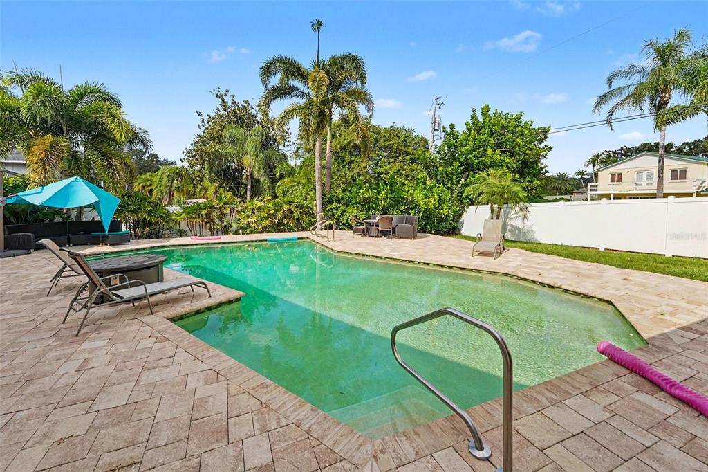 921 COLLEGE HILL DRIVE, CLEARWATER, FL — photo 2 of 30