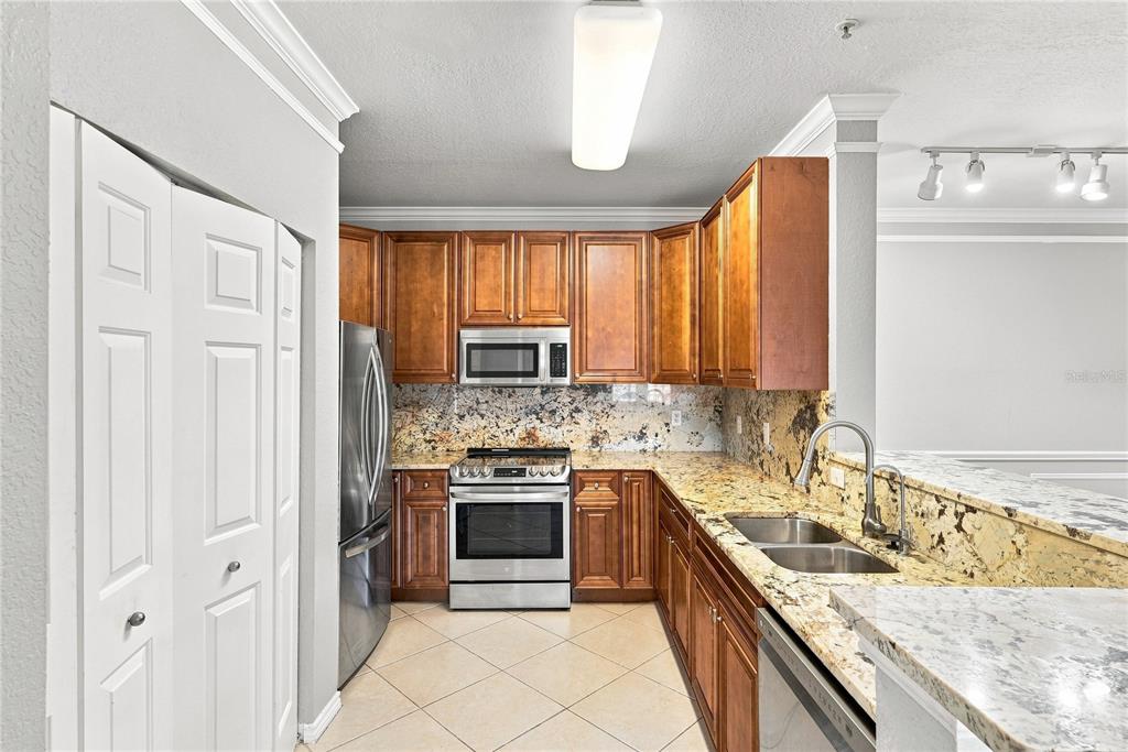 4333 BAYSIDE VILLAGE DRIVE UNIT 206, TAMPA, FL — photo 4 of 30