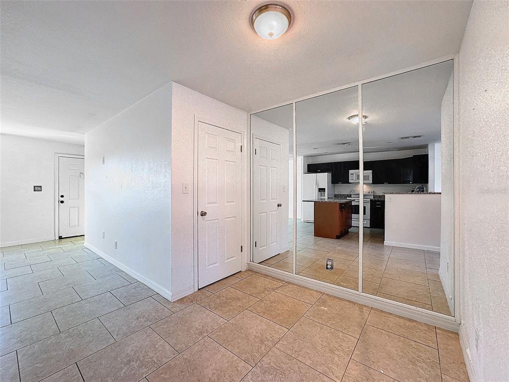 9201 TUDOR DRIVE UNIT C212, TAMPA, FL — photo 4 of 30