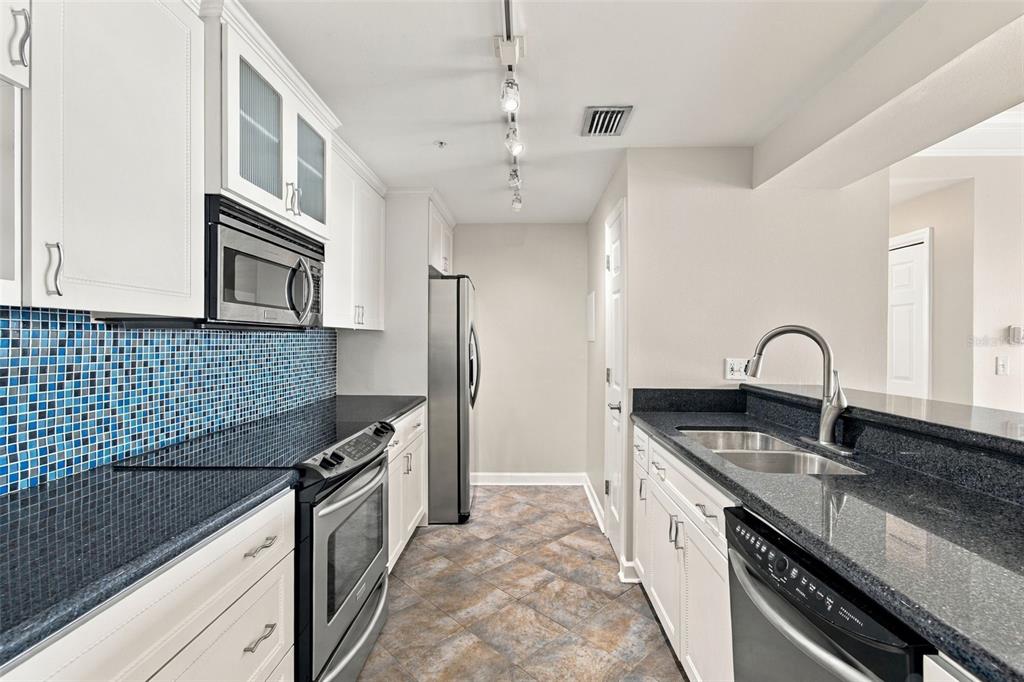 345 BAYSHORE BOULEVARD UNIT 1702, TAMPA, FL — photo 3 of 30
