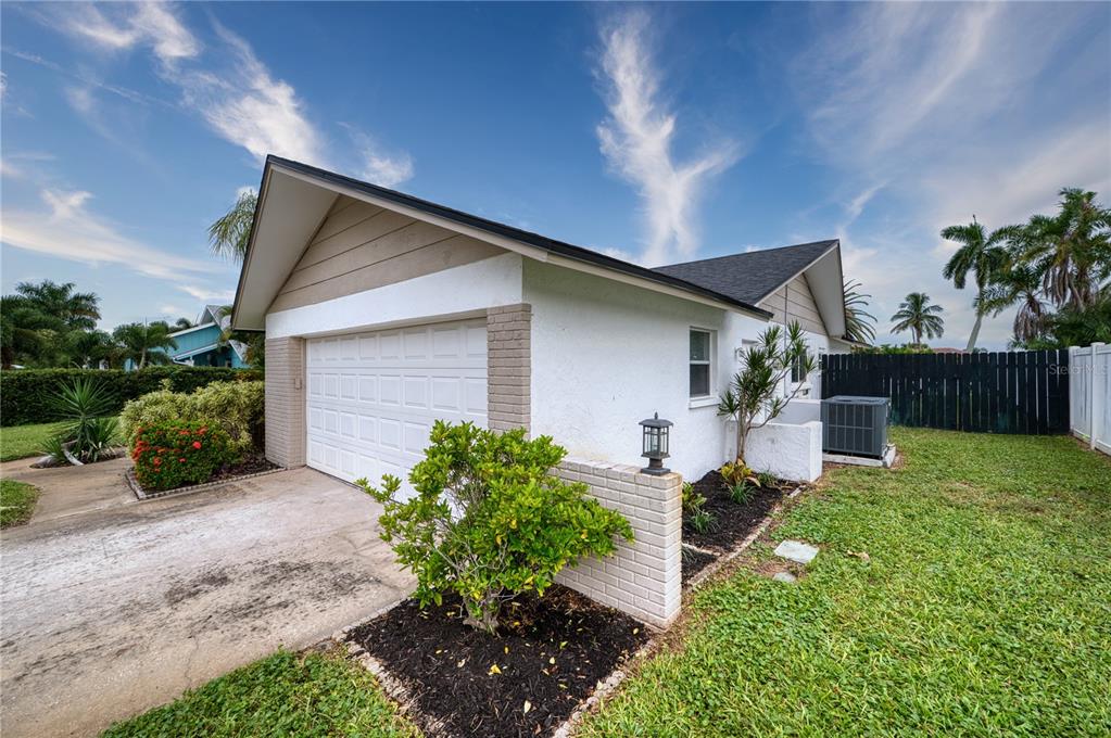 6316 5TH AVENUE NW, BRADENTON, FL — photo 2 of 30