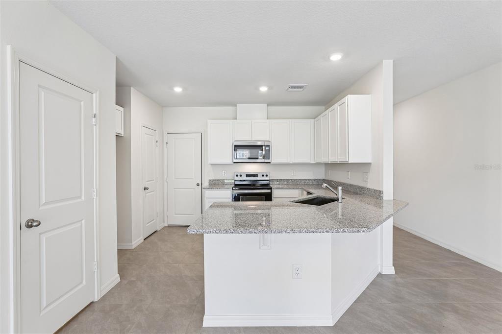 683 MEADOWS EDGE PLACE, LAKE WALES, FL — photo 2 of 16