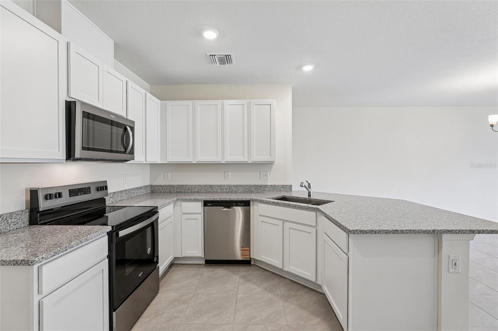 683 MEADOWS EDGE PLACE, LAKE WALES, FL — photo 3 of 16