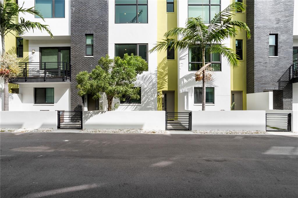 915 ARLINGTON AVENUE N, ST PETERSBURG, FL — photo 2 of 23