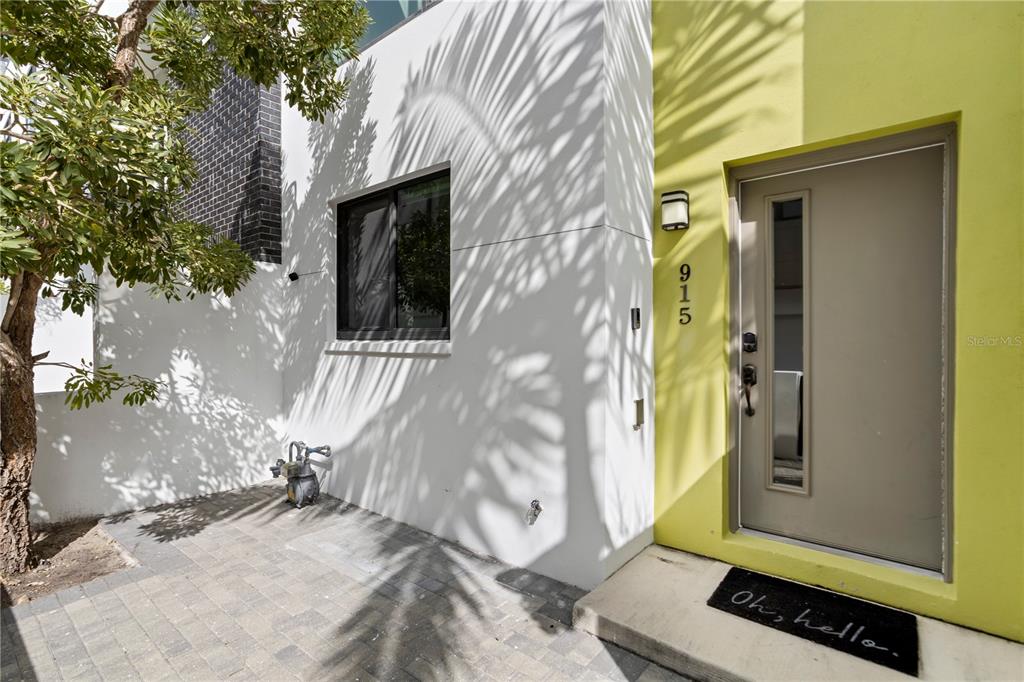 915 ARLINGTON AVENUE N, ST PETERSBURG, FL — photo 3 of 23