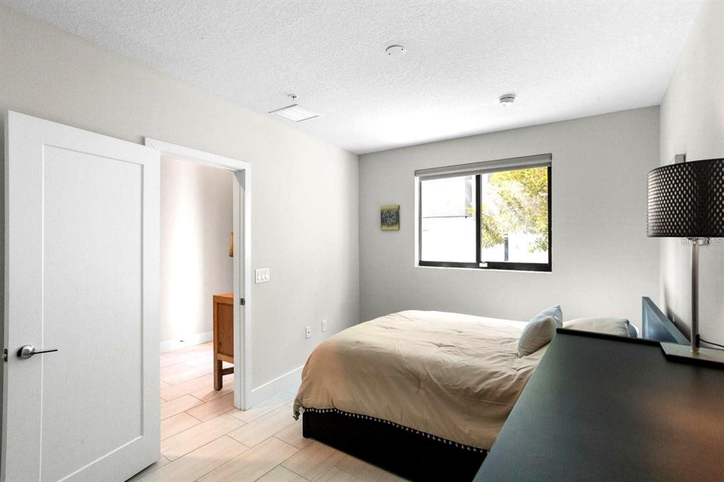 915 ARLINGTON AVENUE N, ST PETERSBURG, FL — photo 5 of 23
