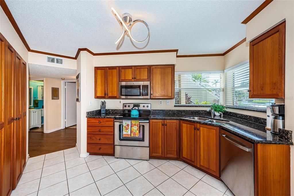 6181 BAHIA DEL MAR BOULEVARD UNIT 112, ST PETERSBURG, FL — photo 2 of 30