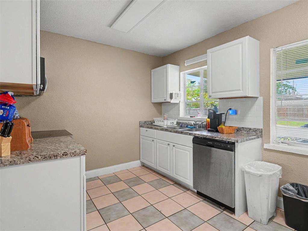 1503 55TH AVENUE W, BRADENTON, FL — photo 5 of 27