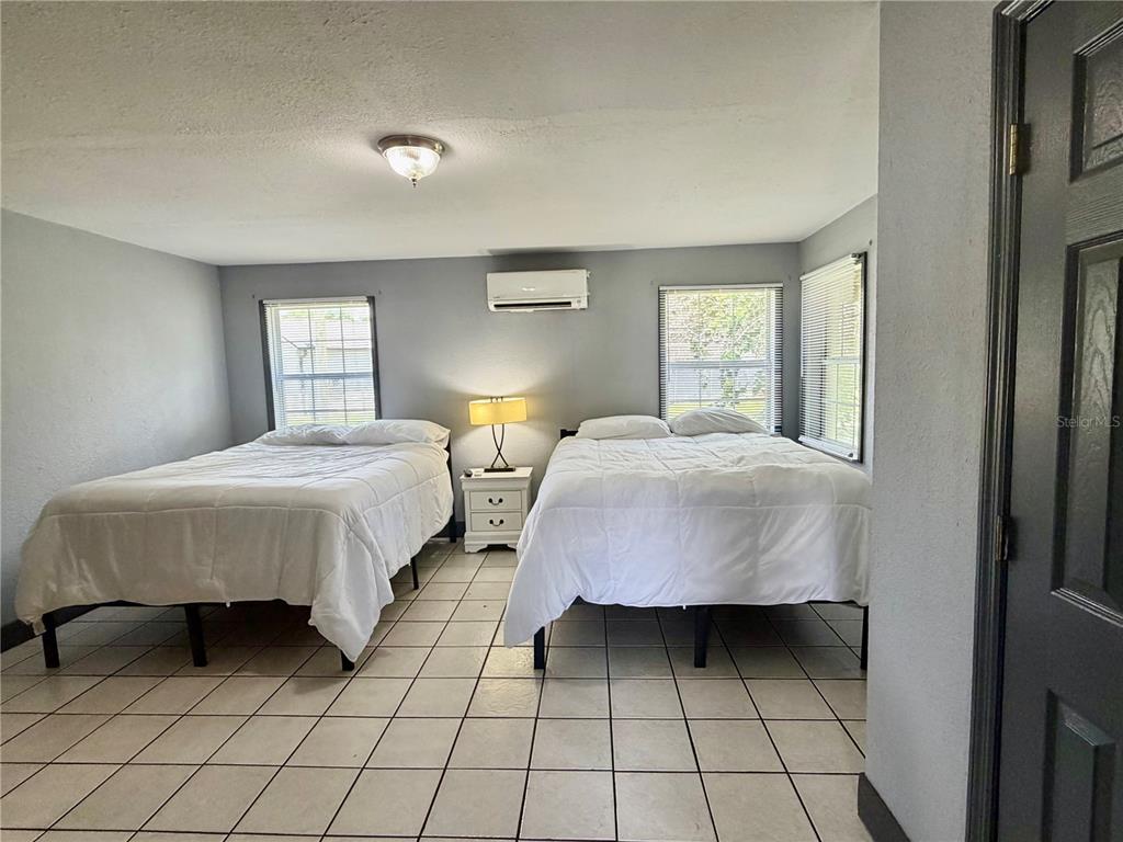 A white, single-story motel building with a curved corner entrance and a parking lot — 1702 1/2 US HIGHWAY 92 W, AUBURNDALE, FL