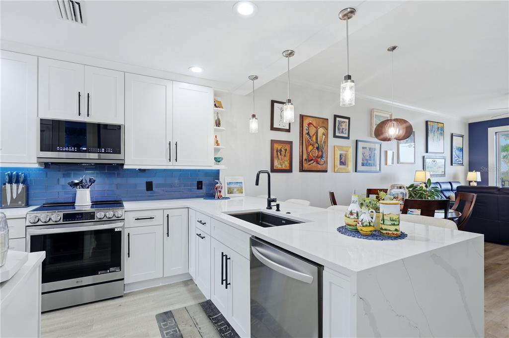 5531 CANNES CIRCLE UNIT 403, SARASOTA, FL — photo 4 of 30