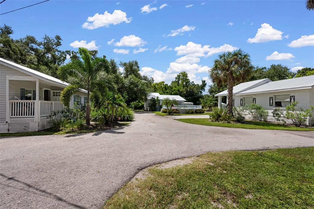 3476 WINTON AVENUE, SARASOTA, FL — photo 2 of 30