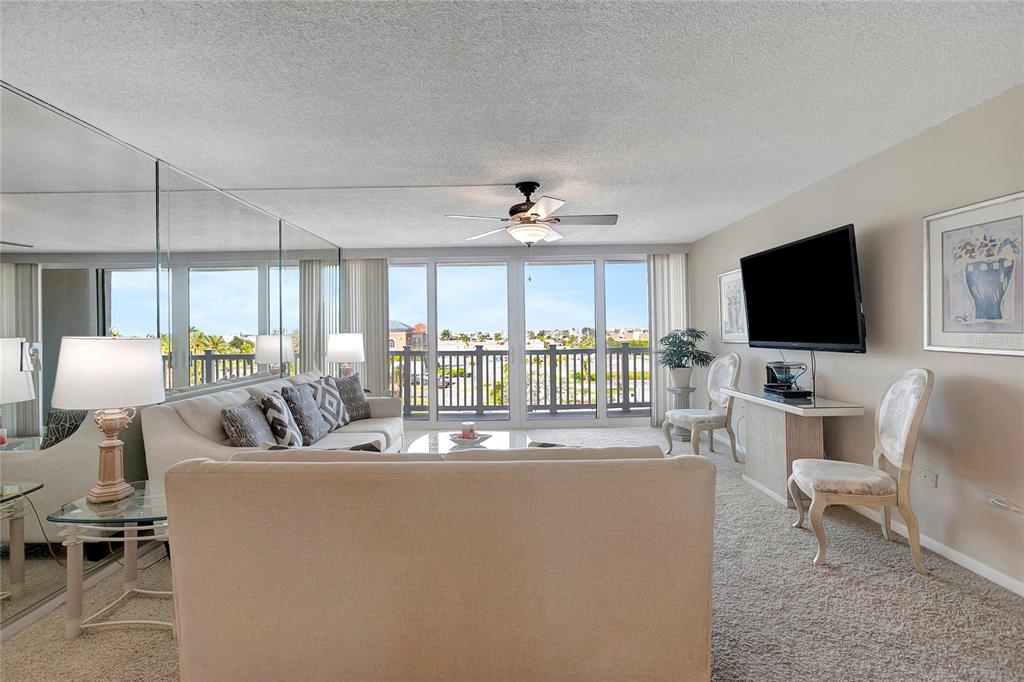 500 TREASURE ISLAND CSWY UNIT 501, TREASURE ISLAND, FL — photo 4 of 34