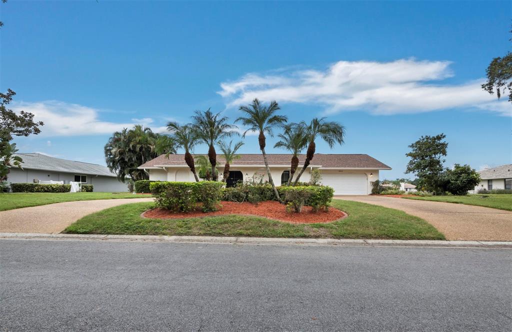 6945 COUNTRY LAKES CIRCLE