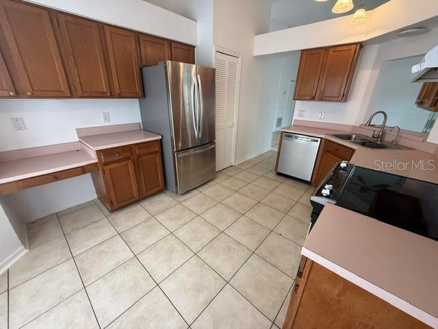 204 S SOMERSET COURT, SANFORD, FL — photo 2 of 14