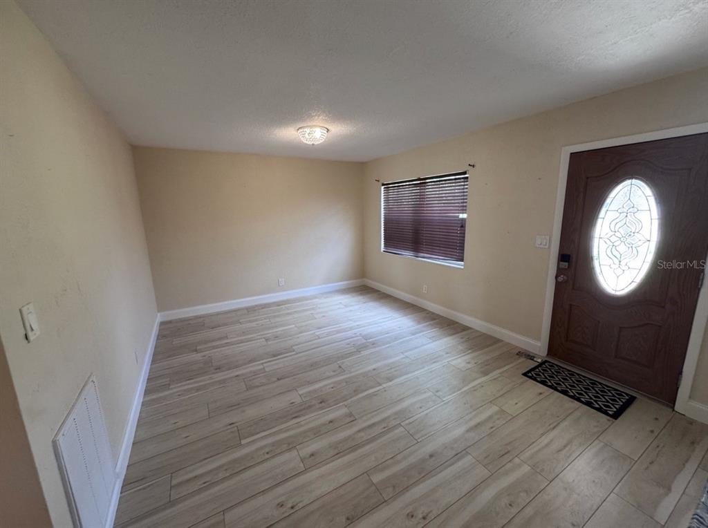 8915 59TH WAY N, PINELLAS PARK, FL — photo 2 of 20
