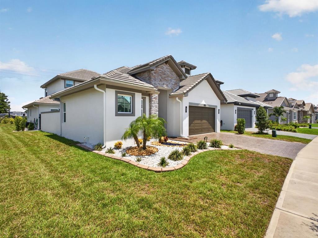 196 HAMPTON LOOP