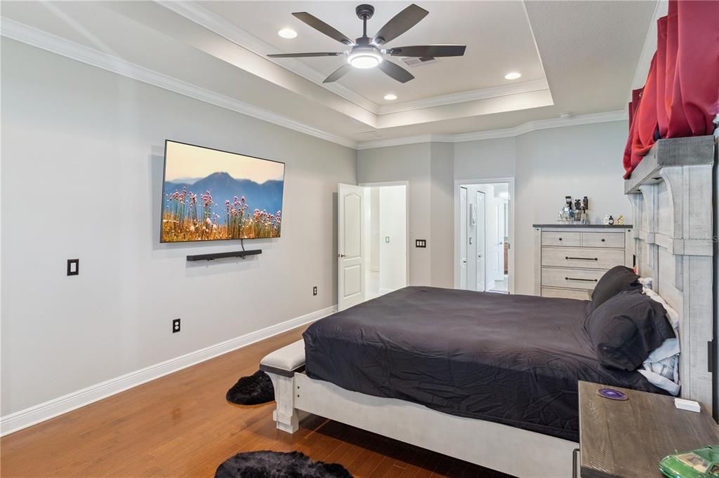 A living room features a large sectional sofa, a coffee table, and a coastal wall mural — 3943 SUNSET LAKE DRIVE, LAKELAND, FL
