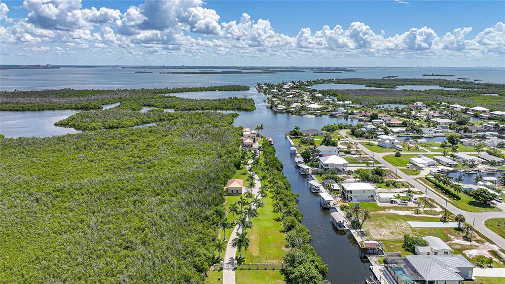 2755 CUSSELL DRIVE, ST JAMES CITY, FL — photo 5 of 30