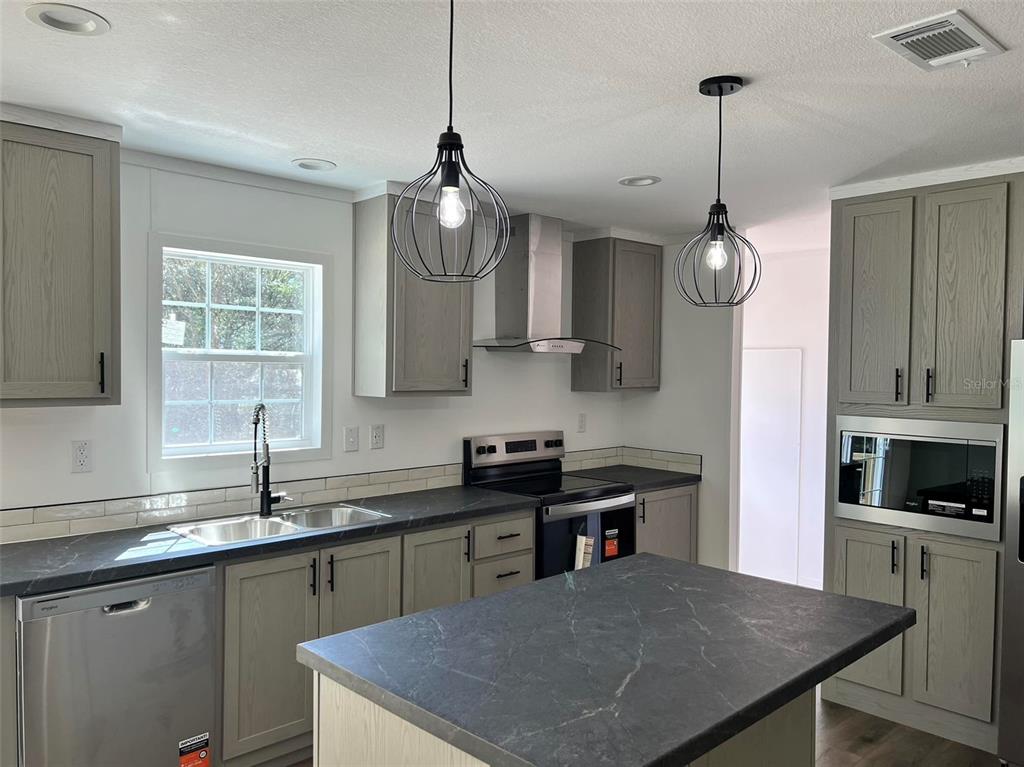 11691 NE 106TH COURT, ARCHER, FL — photo 3 of 30