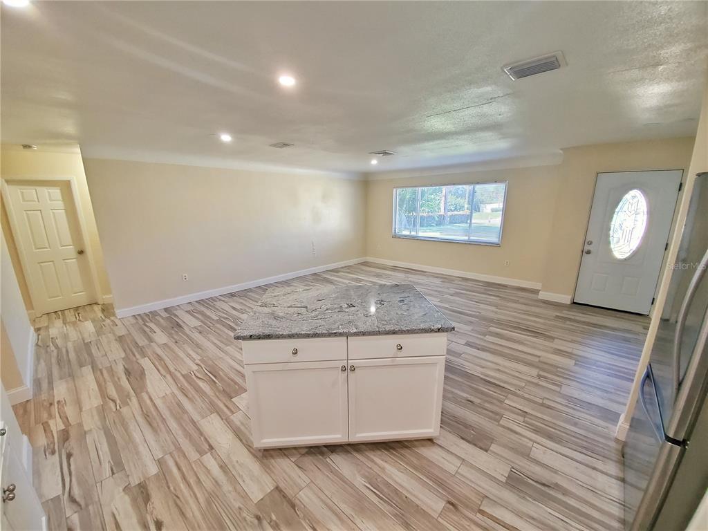2661 COLUMBUS WAY S, ST PETERSBURG, FL — photo 4 of 32