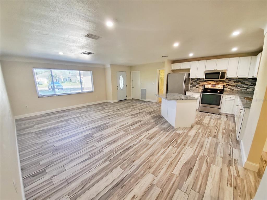 2661 COLUMBUS WAY S, ST PETERSBURG, FL — photo 5 of 32