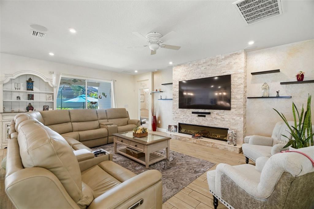 11750 LAKE LUCAYA DRIVE, RIVERVIEW, FL — photo 4 of 30
