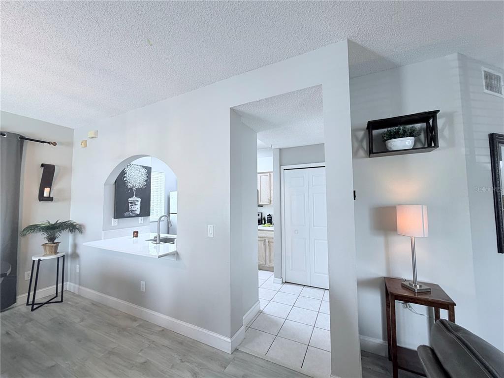 18120 PARADISE POINT DRIVE, TAMPA, FL — photo 3 of 30