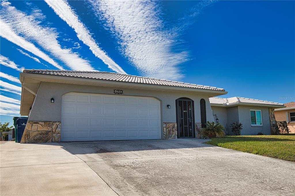 1290 CAMBRIDGE DRIVE