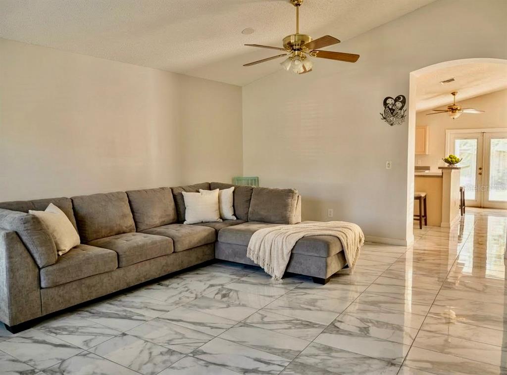 521 CYPRESS TREE COURT, ORLANDO, FL — photo 5 of 10