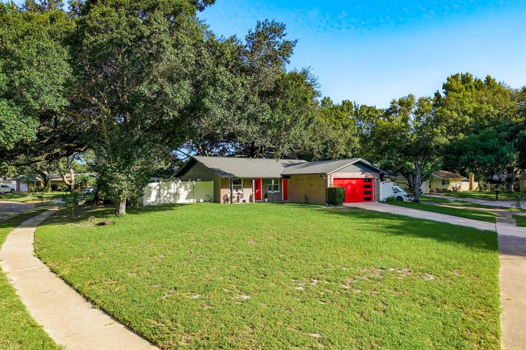 1410 VALE COURT, DUNEDIN, FL — photo 2 of 30