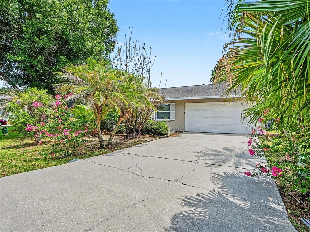 406 LAKE DAISY DRIVE