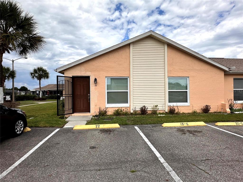 22 W COUNTRY COVE WAY