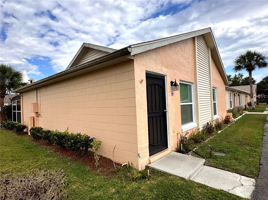 22 W COUNTRY COVE WAY, KISSIMMEE, FL — photo 2 of 36
