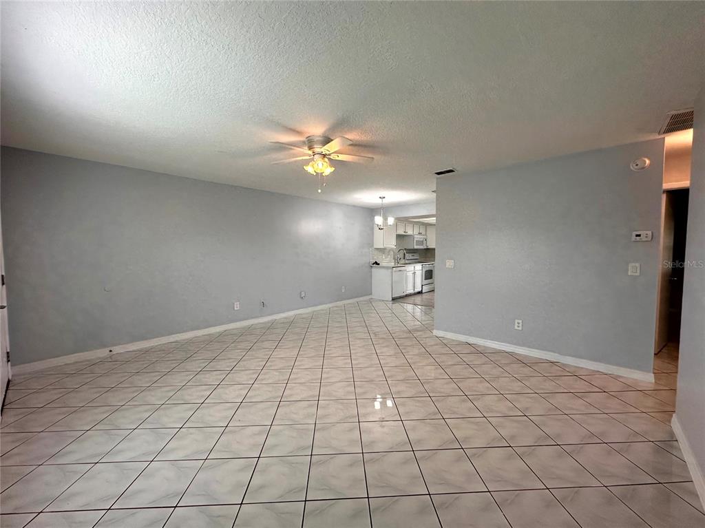 22 W COUNTRY COVE WAY, KISSIMMEE, FL — photo 4 of 36