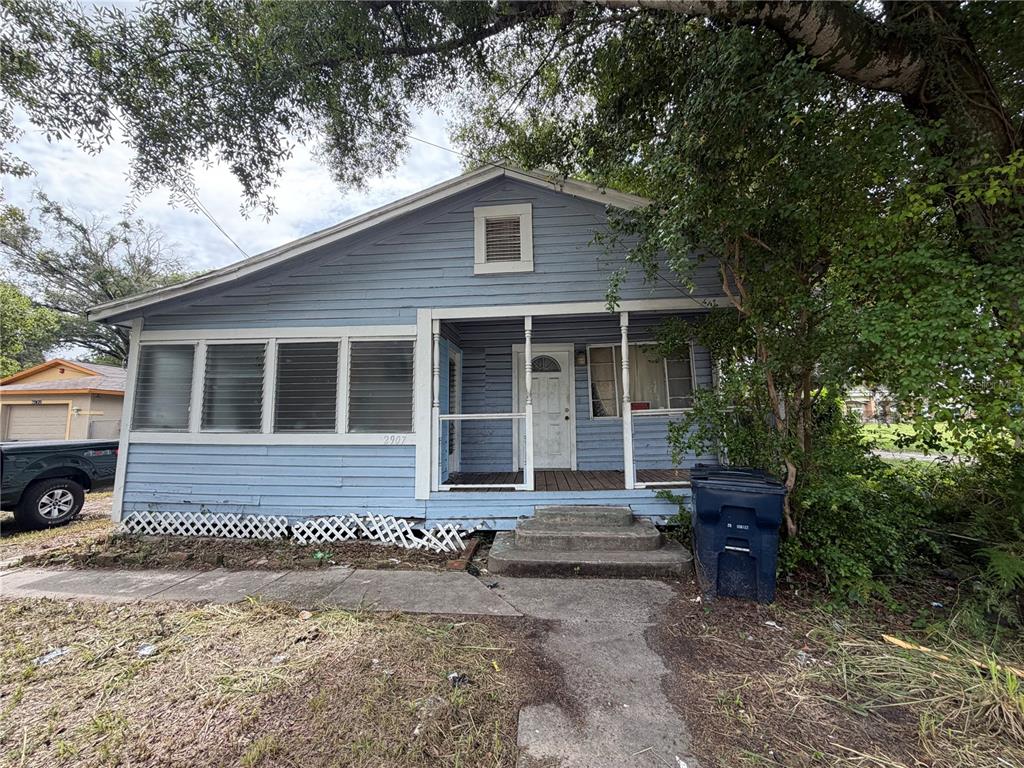 2907 E LAKE AVENUE