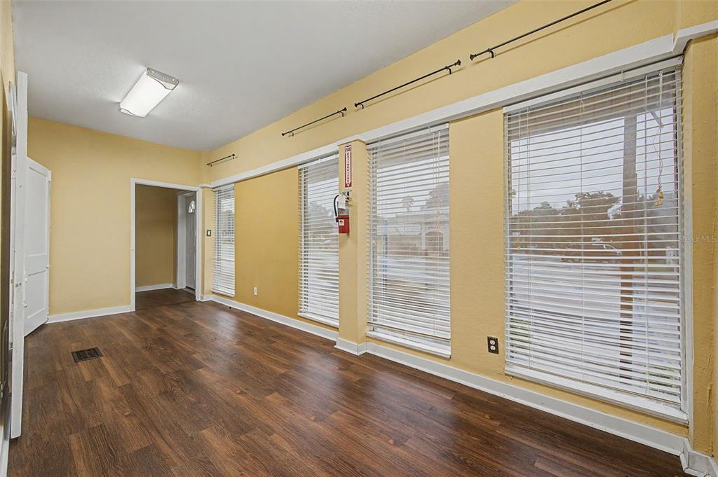2019 MANATEE AVENUE W, BRADENTON, FL — photo 4 of 30