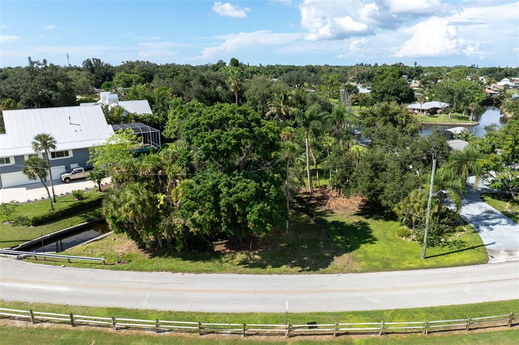 423 MAGELLAN DRIVE, SARASOTA, FL — photo 5 of 19